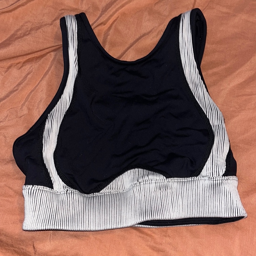 Alo yoga sports bra
